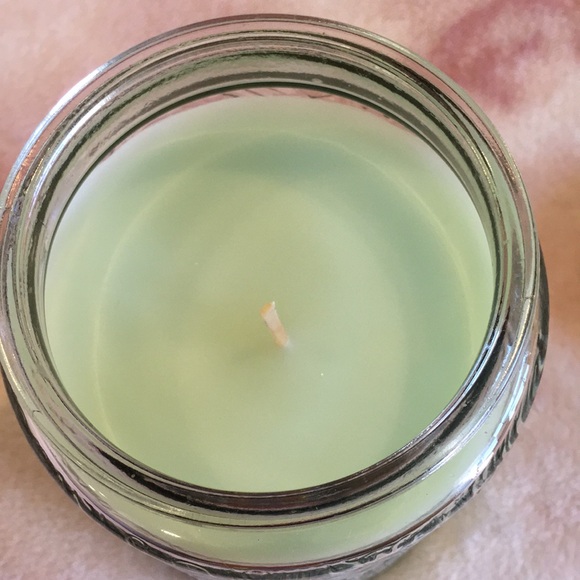 Susan Jacobs Scented Camellia Joy Home Decorative Candle XL 21oz NWT Textured - Picture 9 of 16